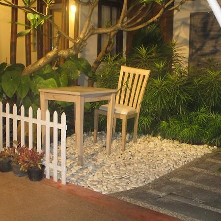 Lovender Guesthouse Malang Exterior foto