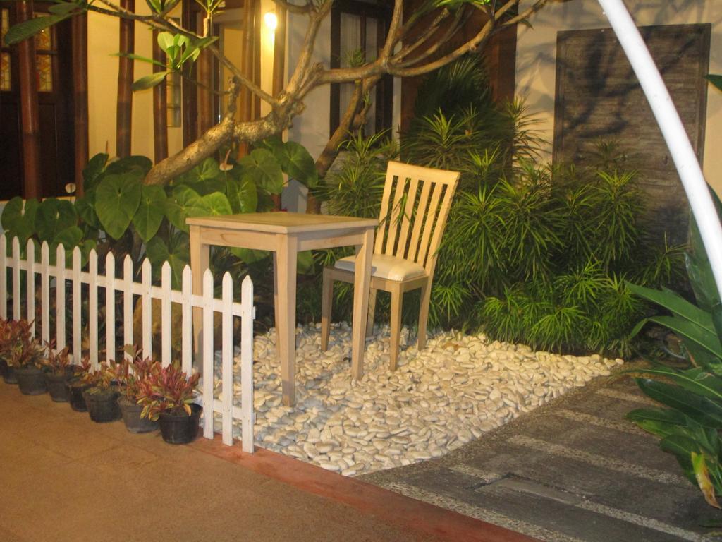 Lovender Guesthouse Malang Exterior foto